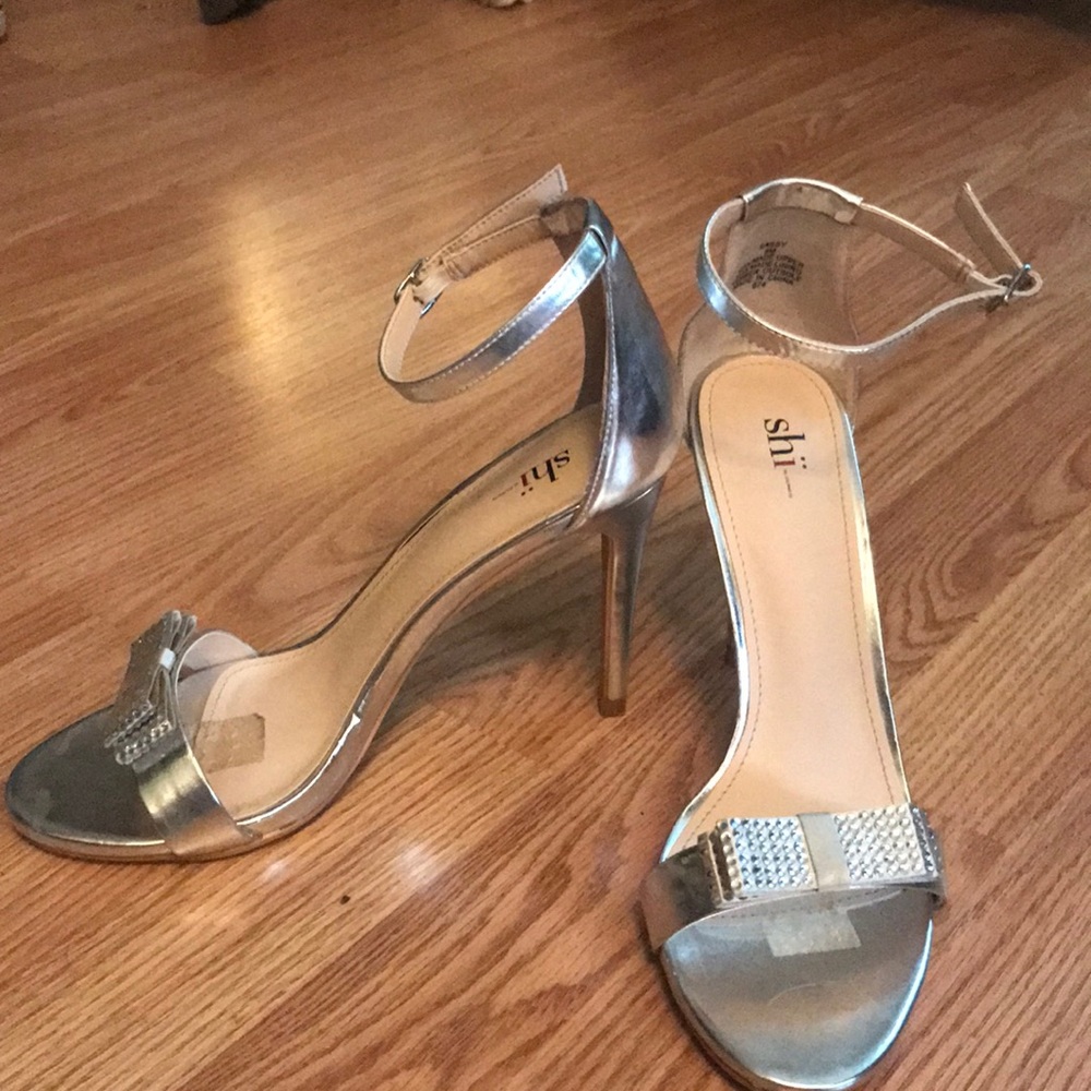 Shï strappy silver heel